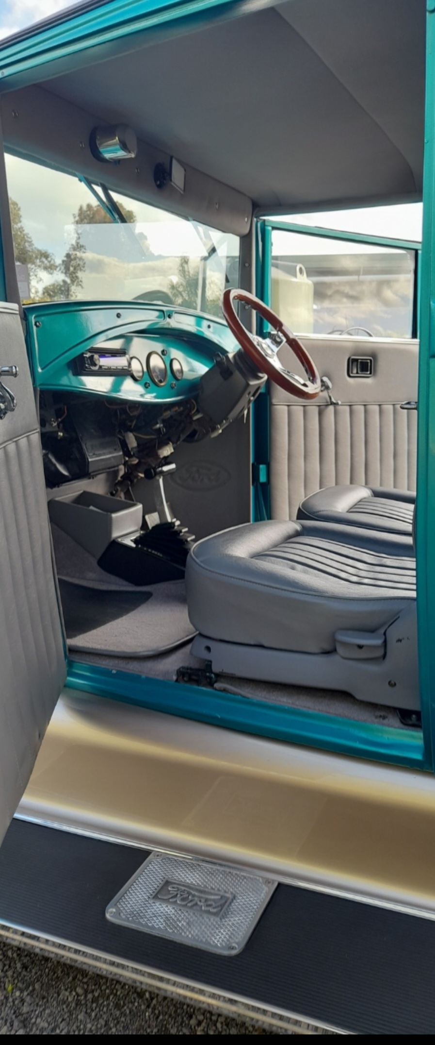 1928 FORD MODEL A SEDAN