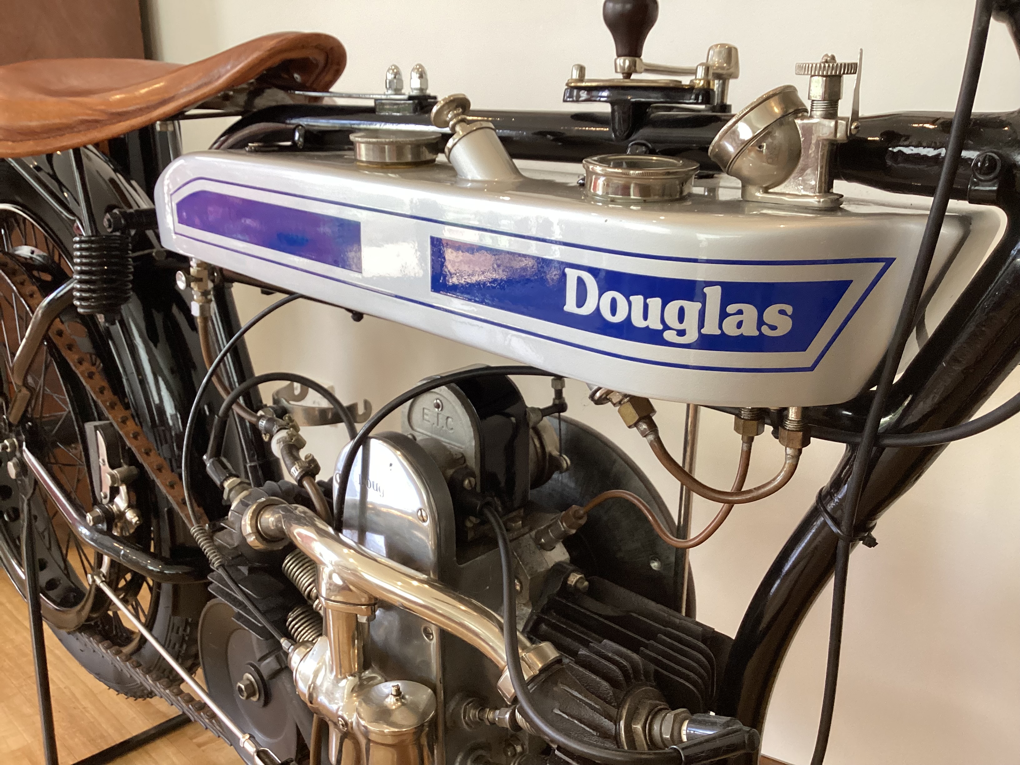 1925 DOUGLAS TS 350 FLAT TANKER ROAD