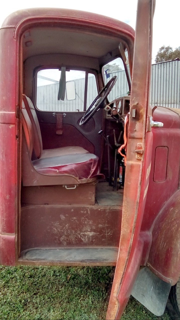 1953 MORRIS COMMERCIAL NVS 13/5 TON MANUAL TRAY
