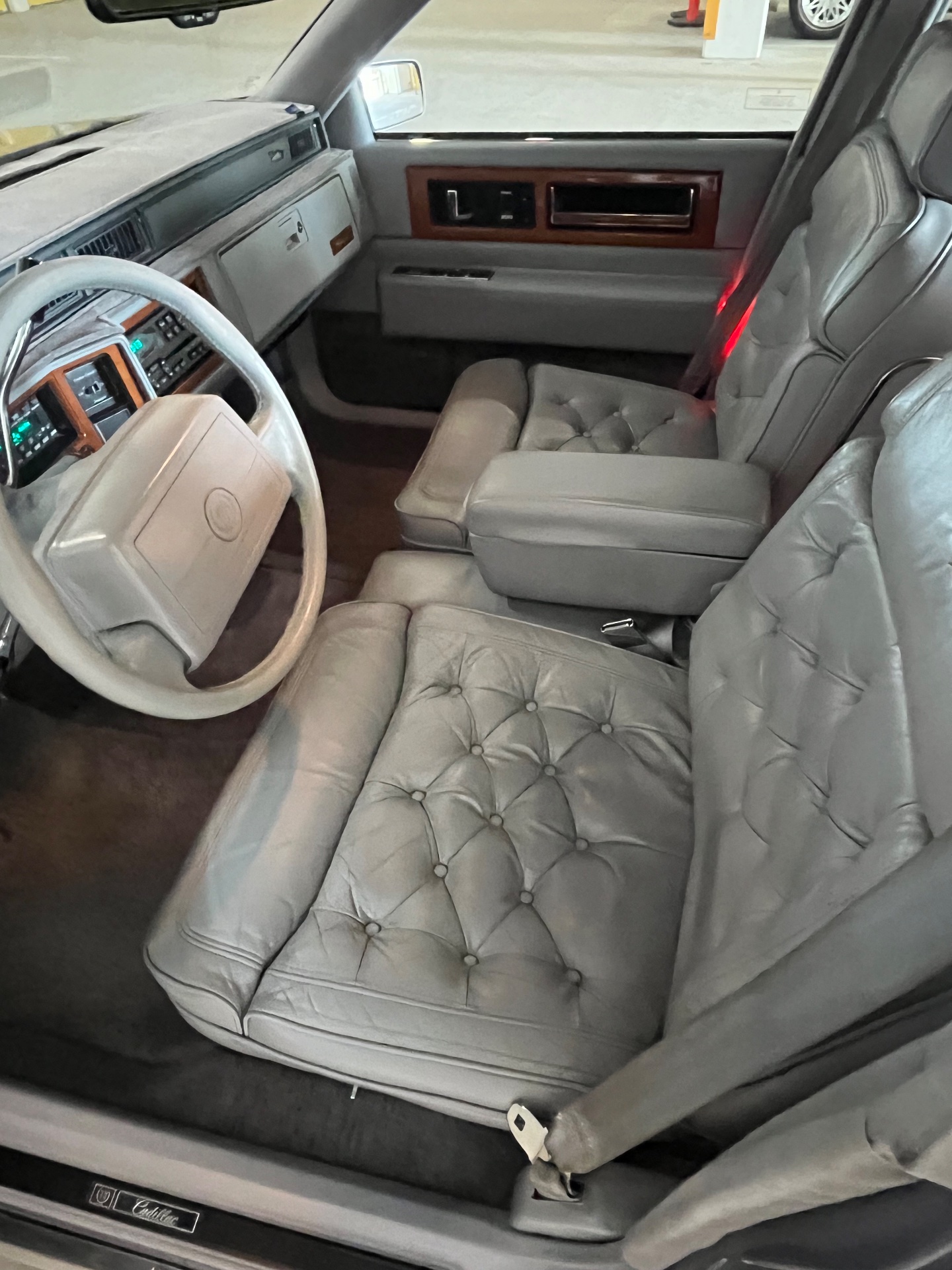 1990 CADILLAC FLEETWOOD BROUGHAM SEDAN