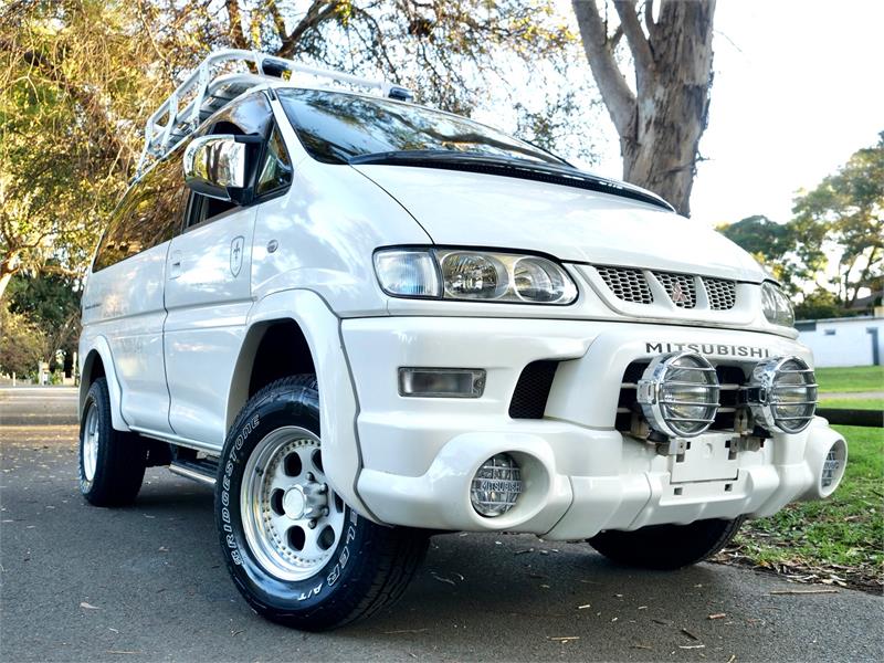 Mitsubishi delica 2005