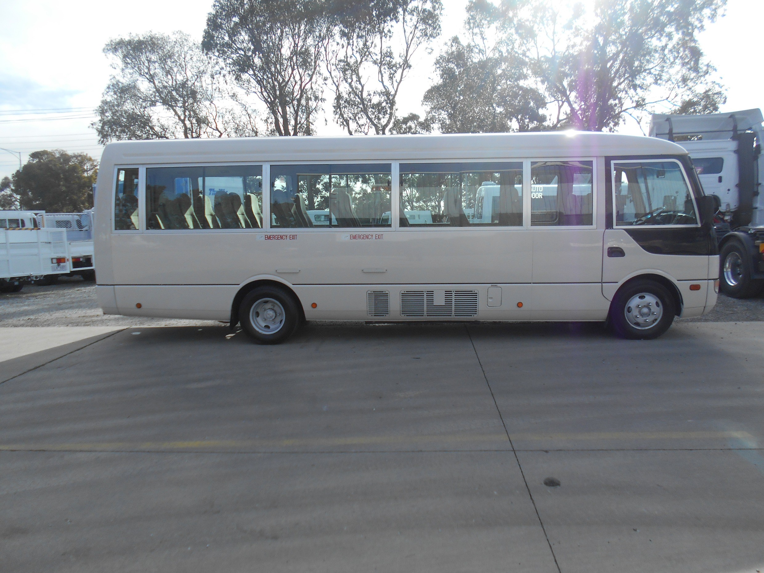 Delux Bus Sys: Safety, Luxury, And Sustainability Combined - vf9lyn4
