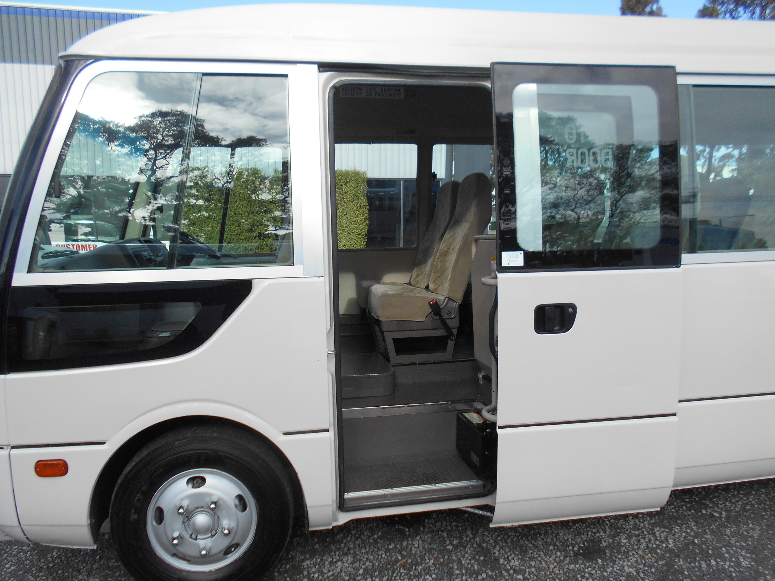 Luxury Redefined:  Explore The World With Delux Bus Sys - 9vssfwd