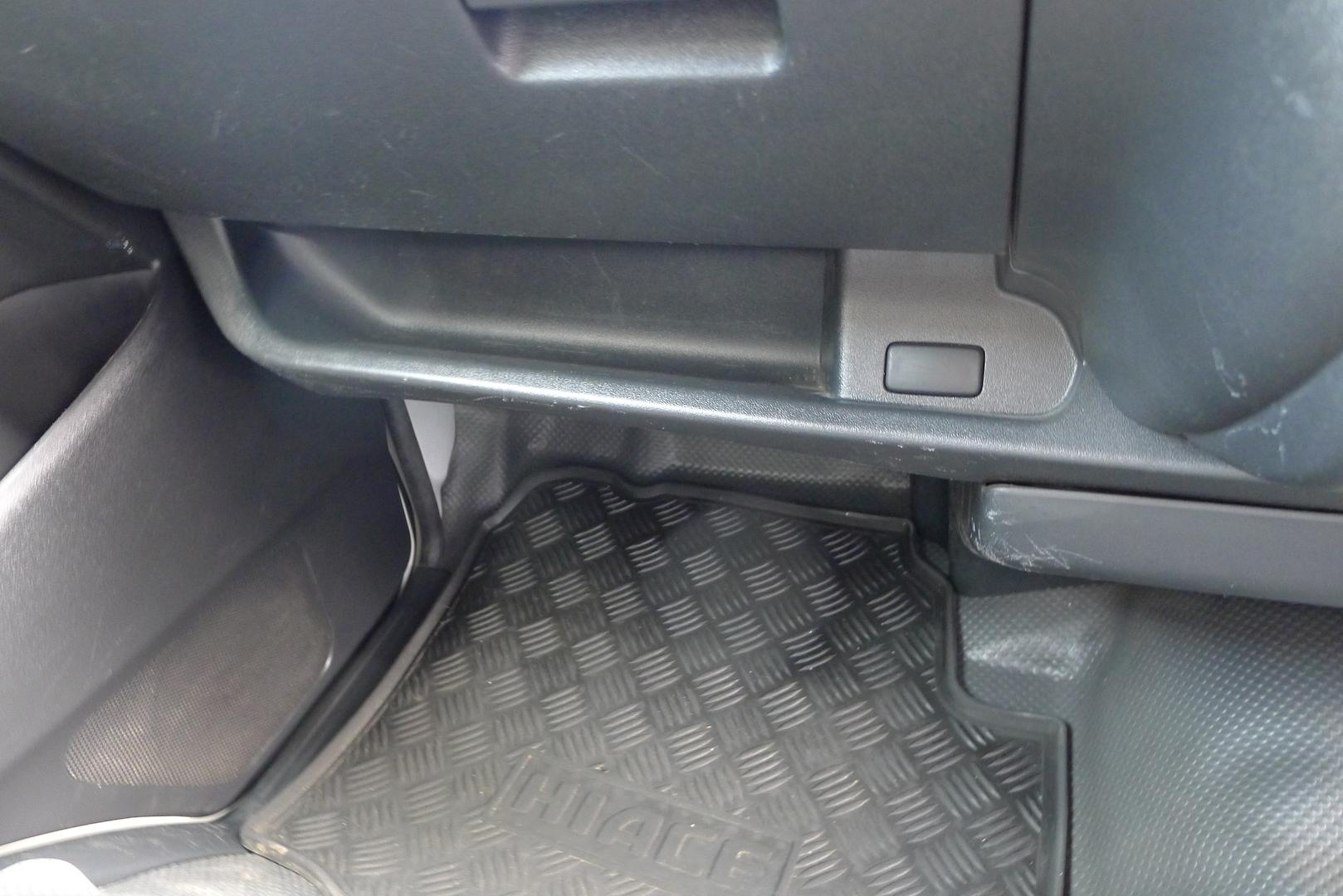 2016 TOYOTA HIACE LWB AUTO VAN