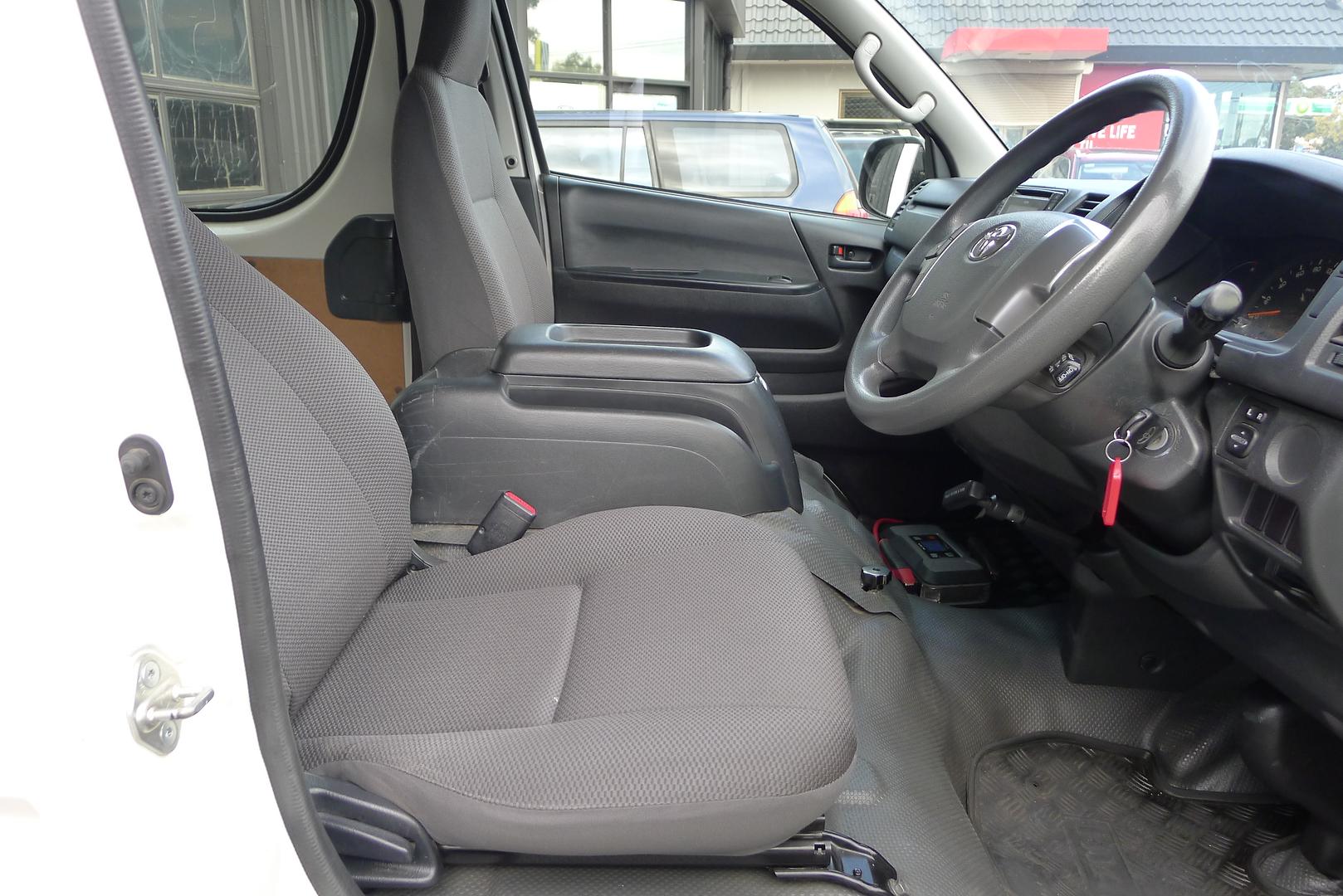 2016 TOYOTA HIACE LWB AUTO VAN