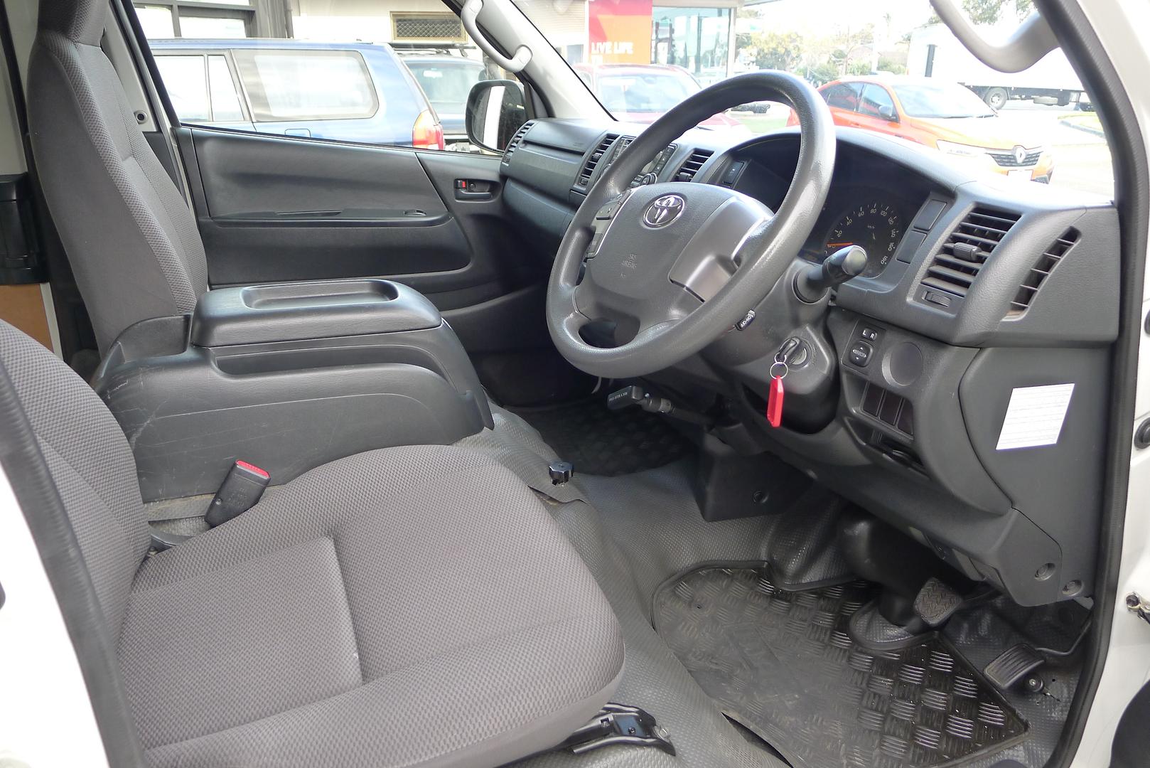 2016 TOYOTA HIACE LWB AUTO VAN