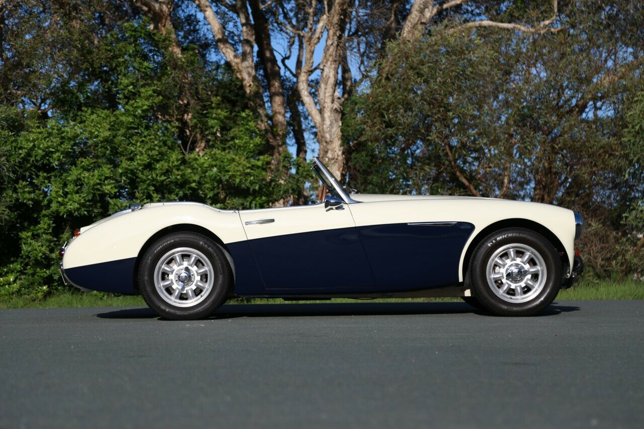 thumbnail image 2 of Kono Covers 5-Layer Car Cover For Austin Healey 3000 (1959-1966) - Custom Fit Gray 2 of 6