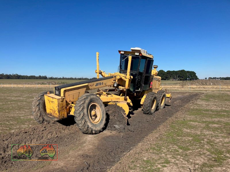 JOHN DEERE GRADER