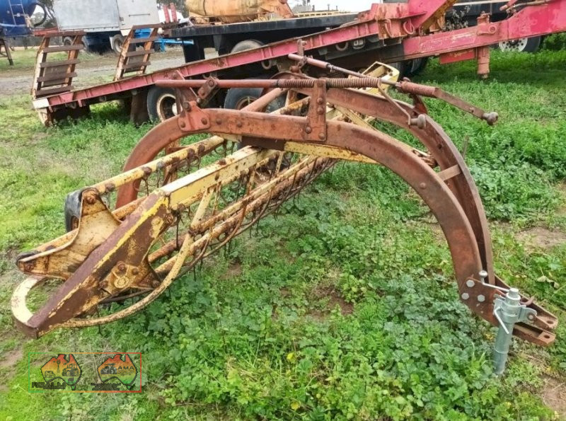 NEW HOLLAND TRACTOR