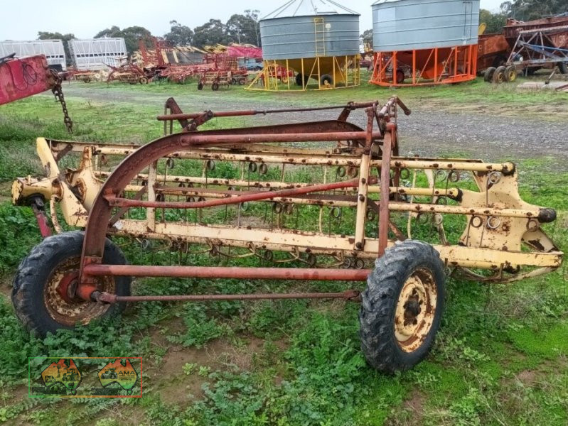 NEW HOLLAND TRACTOR