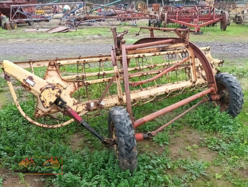 NEW HOLLAND TRACTOR
