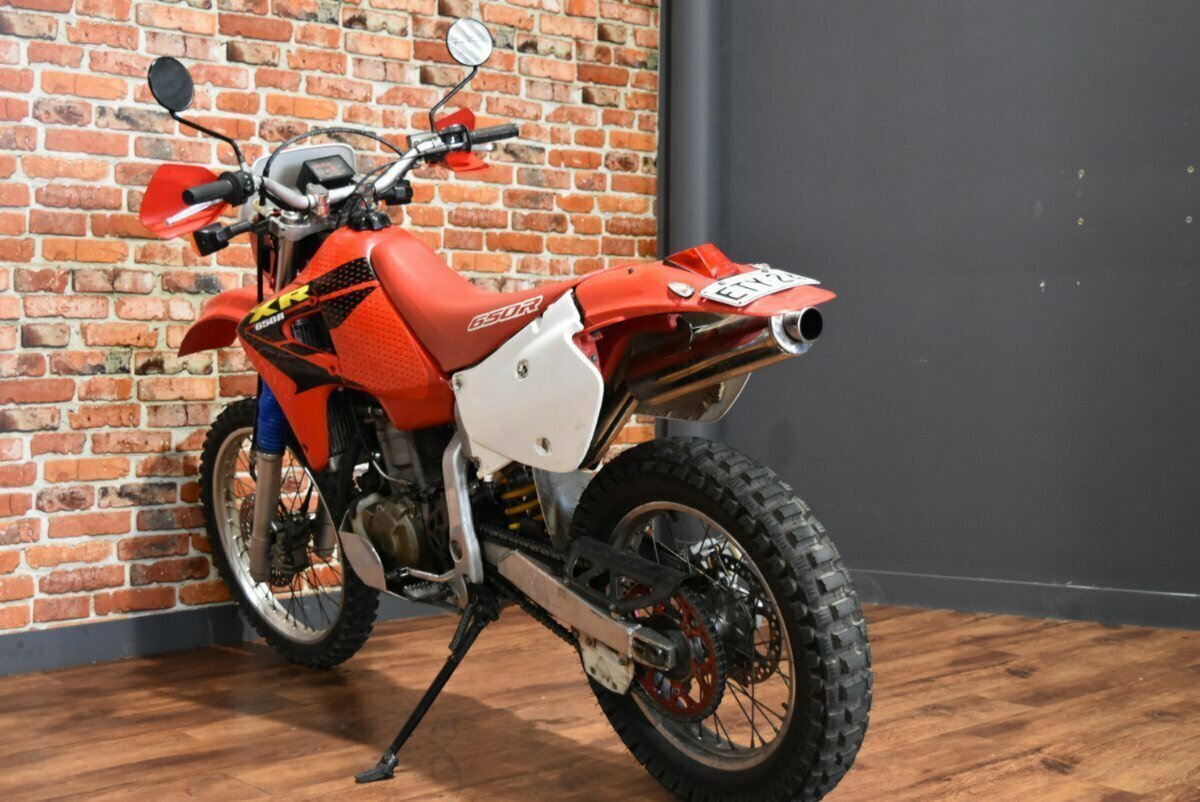 Big Red Pig: Honda XR650R Restomod