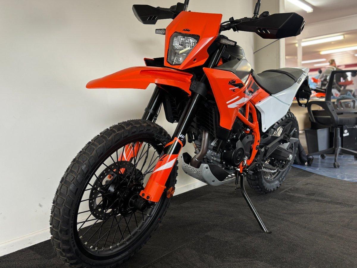 2025 KTM 390 ENDURO R DUAL SPORTS
