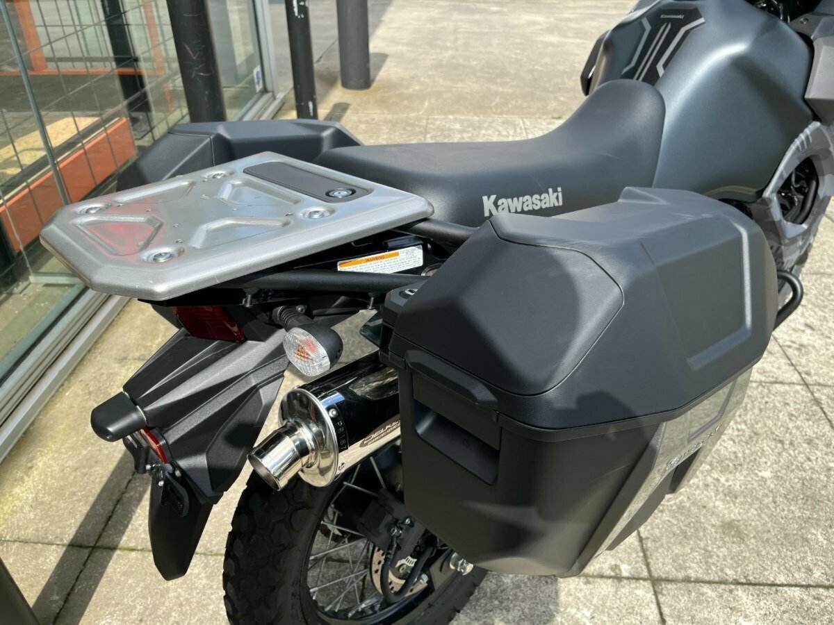 Aluminum Panniers with Pannier Racks Large Silver Compatible With Kawasaki KLR650 ABS 2022-2023 Aluminum Panniers with Pannier Racks Large Silver Compatible With Kawasaki KLR650 ABS 2022-2023