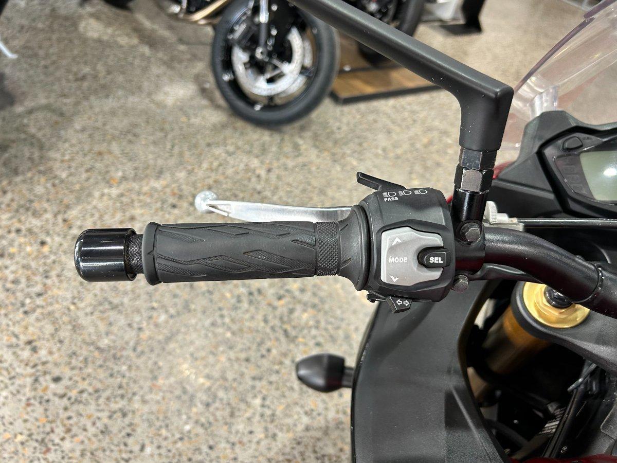 2016 SUZUKI GSX-S1000F ROAD