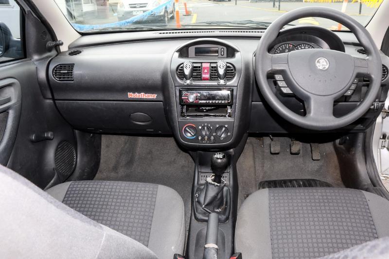 2002 HOLDEN BARINA XC