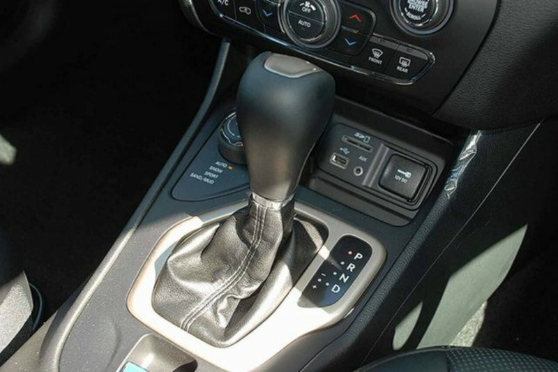 2014 JEEP CHEROKEE LIMITED (4x4) KL MY15