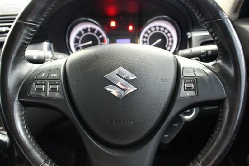 2011 SUZUKI KIZASHI PRESTIGE FR MY11