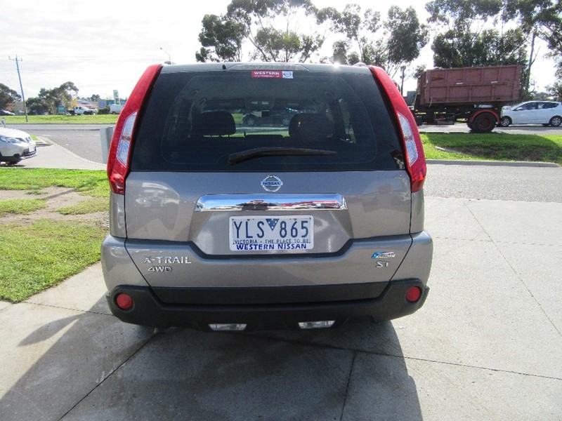 2011 NISSAN X-TRAIL ST T31