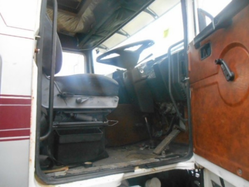 1986 VOLVO F10 F10 Truck