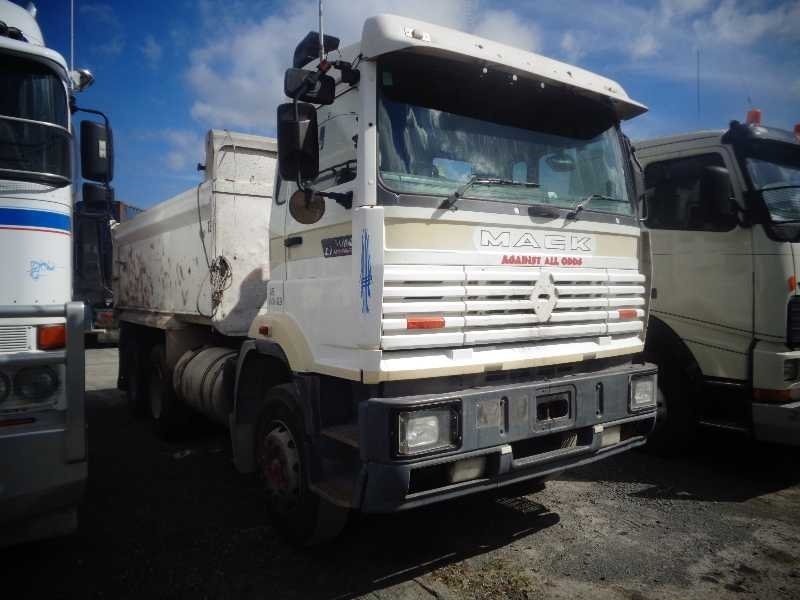 1996 MACK MANAGER MANAGER MANAGER Truck