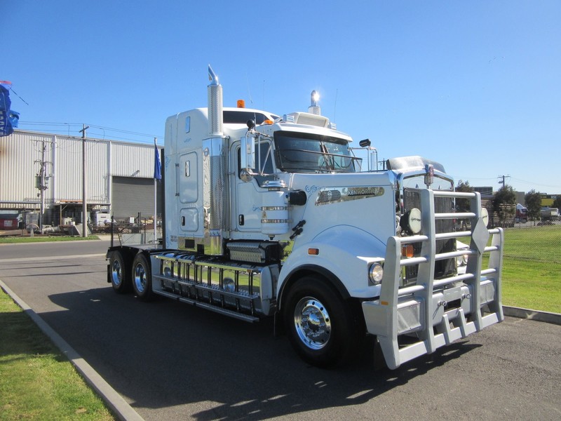 2014 KENWORTH T909 50& AERO BUNK E5 CUMMINS T909 TRUCK JTFD4039186