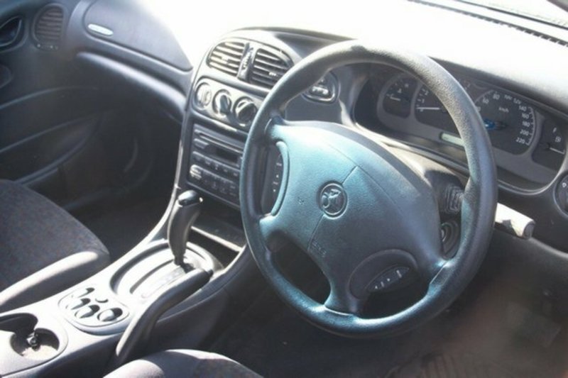 2002 HOLDEN COMMODORE EXECUTIVE VXII