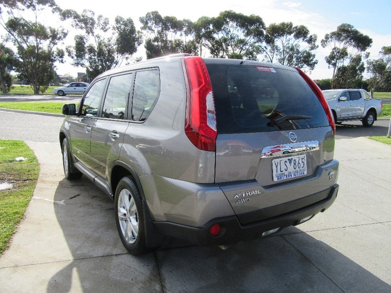 2011 NISSAN X-TRAIL ST T31