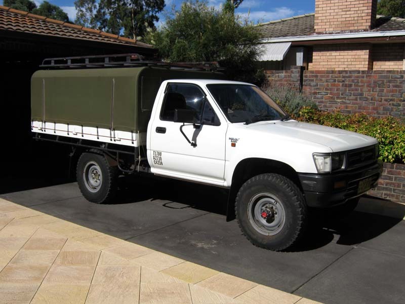1993 TOYOTA HILUX (4X4) LN106R ATF3001465 JUST CARS