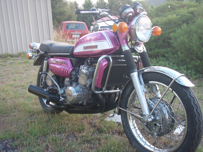 1972 SUZUKI GT 750J