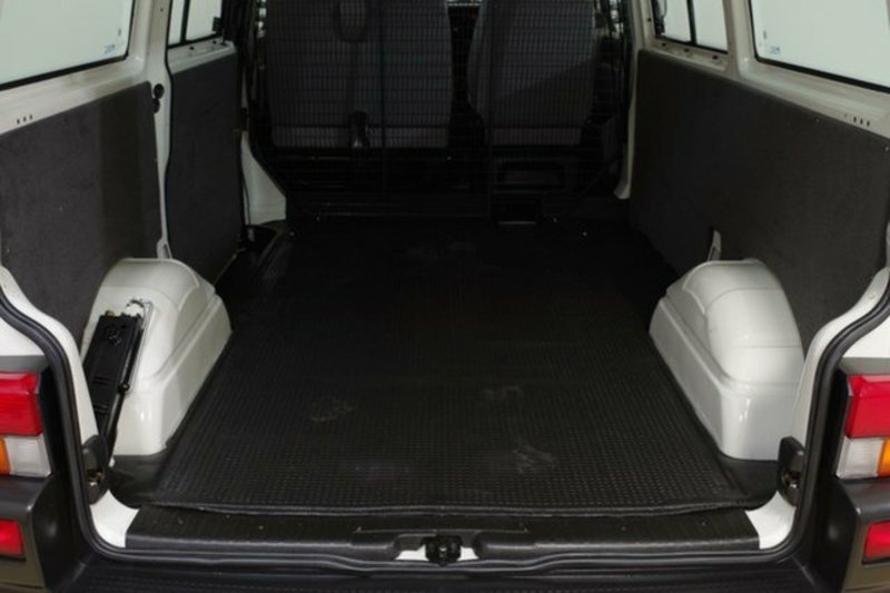 2003 VOLKSWAGEN TRANSPORTER (SWB) T4