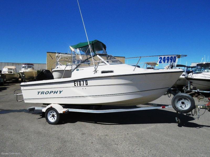 TROPHY 1802 WALKAROUND GREAT FIRST FAMILY FISHING BOAT BTFD3810643