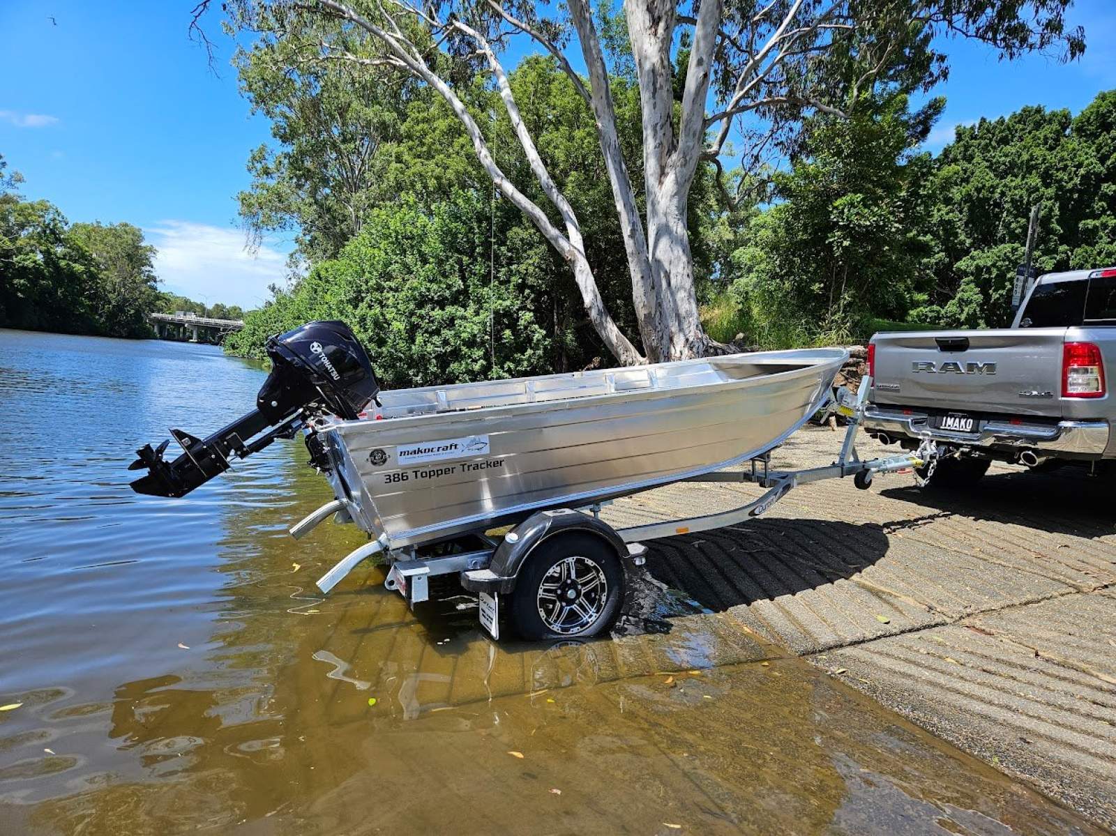 2025 makocraft 386 topper tracker tinnie