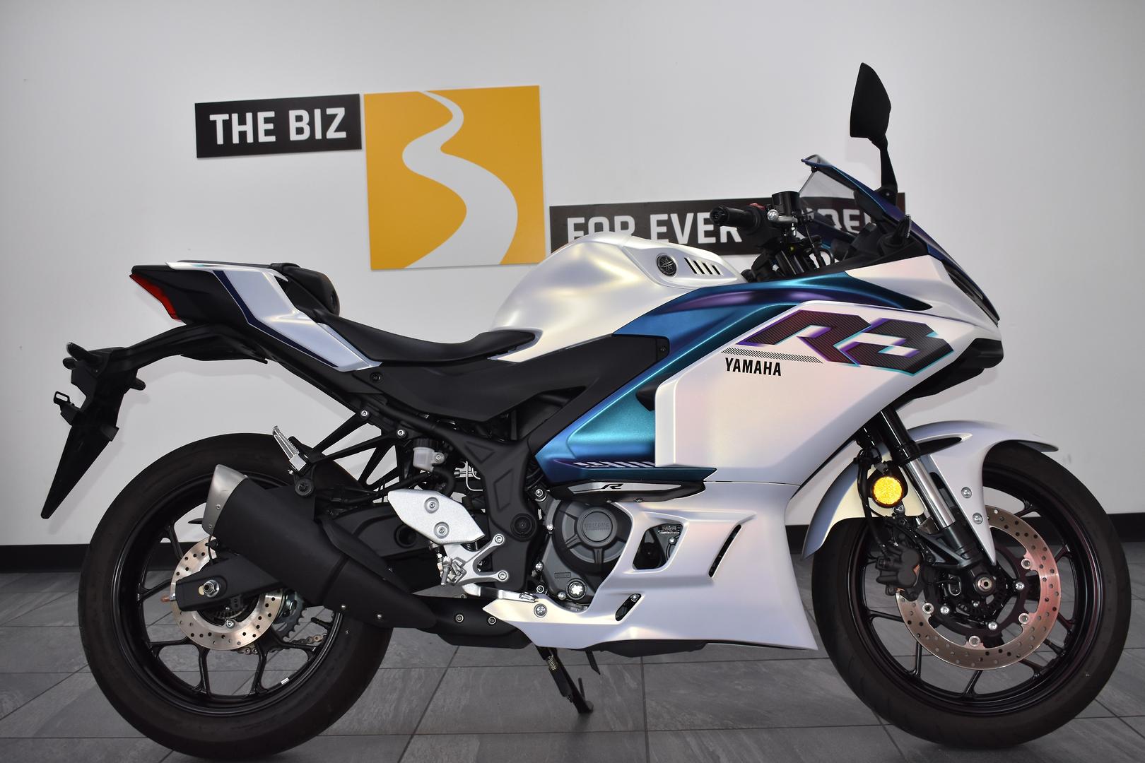 2025 yamaha yzf-r3 sports