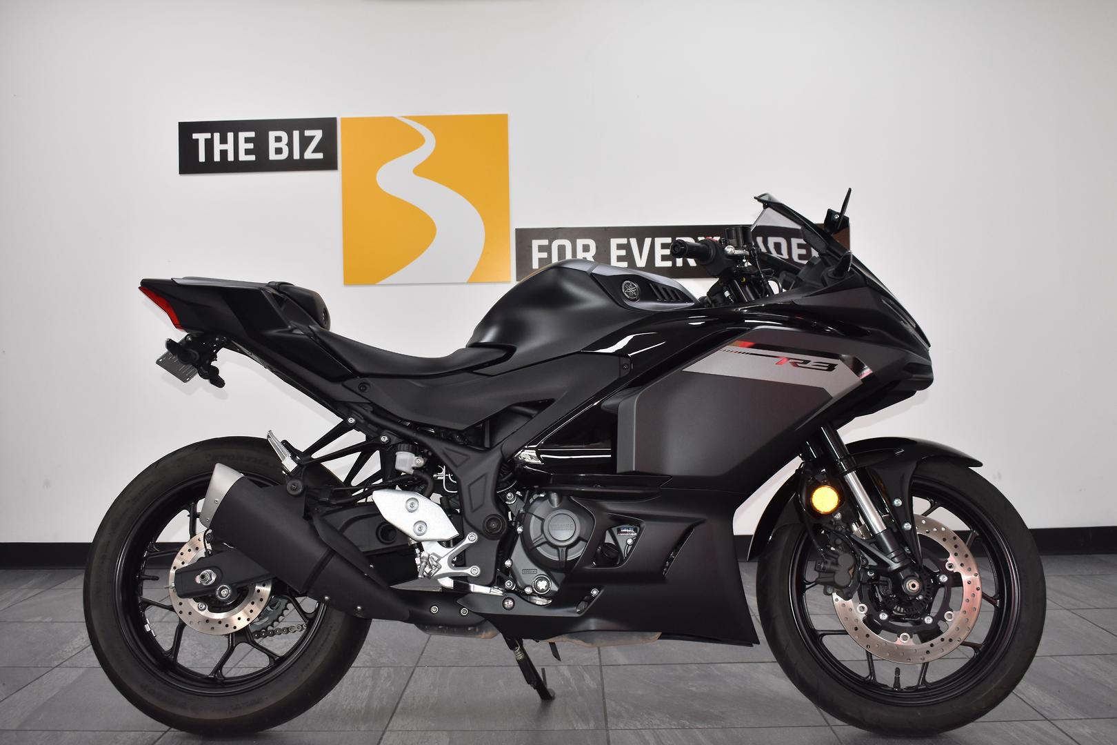 2025 yamaha yzf-r3 sports