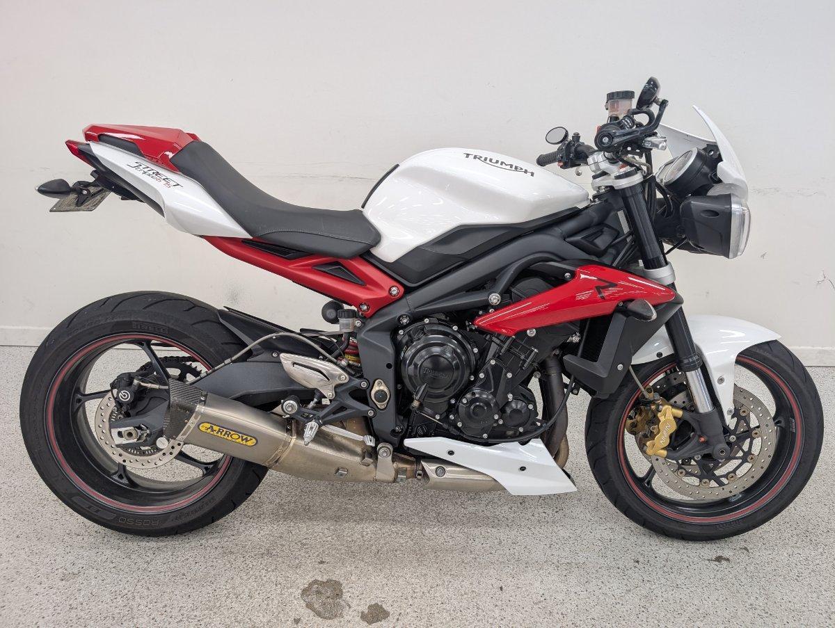 2016 triumph street triple r road
