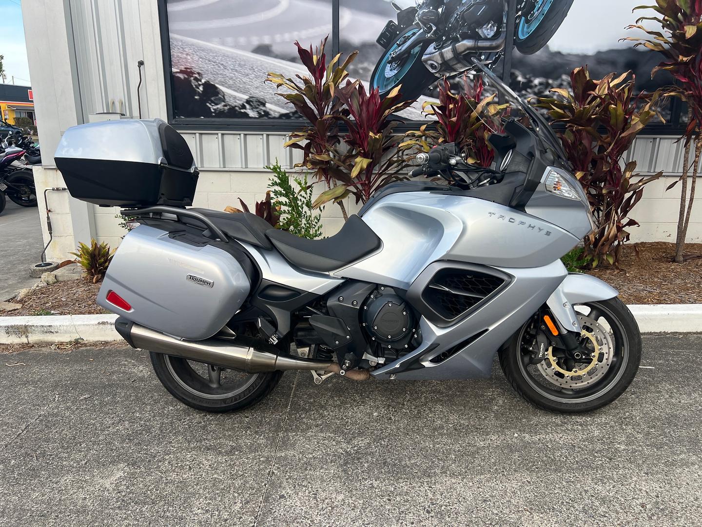 2013 triumph trophy se road