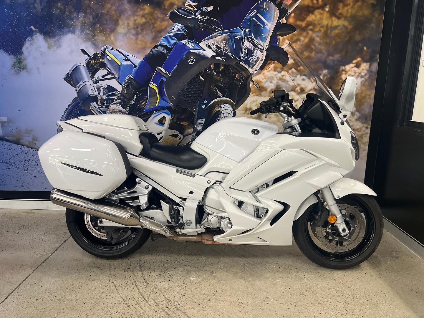 2020 yamaha fjr1300a road
