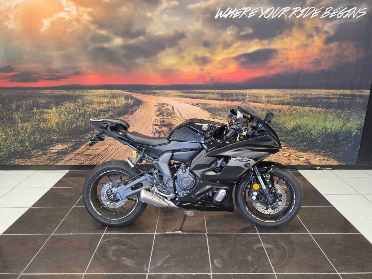 2025 yamaha yzf-r7la sports