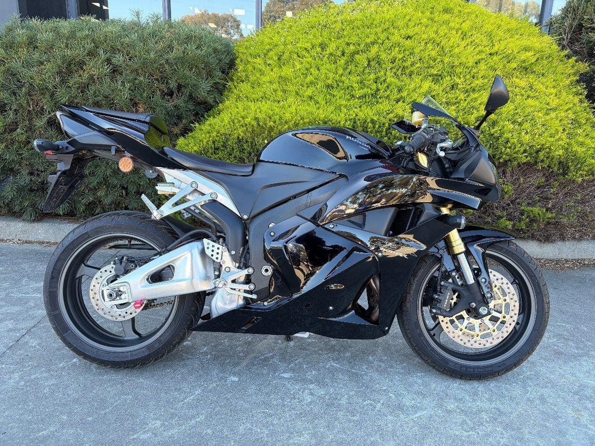 2011 honda cbr600rr sports