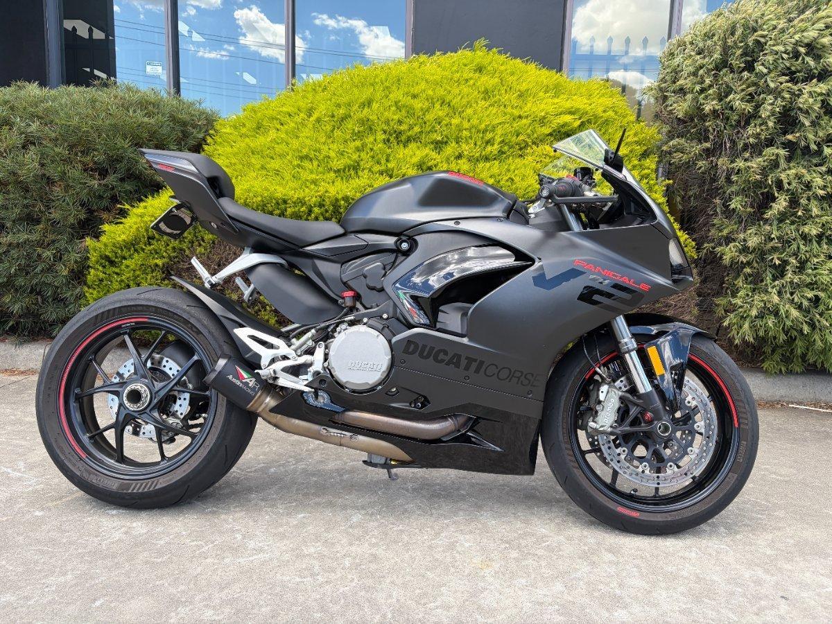 2024 ducati panigale v2 sports