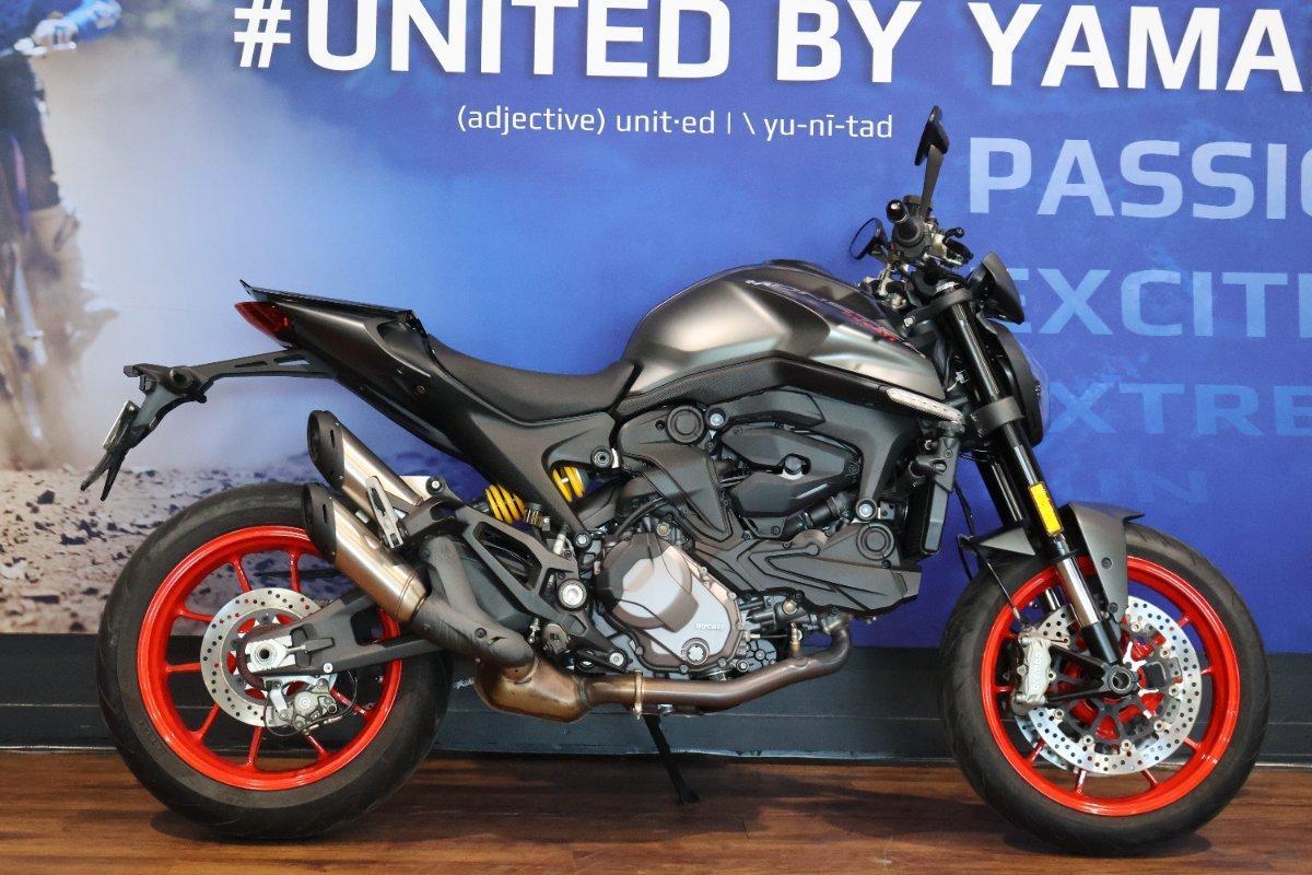 2022 ducati monster 937 grey road