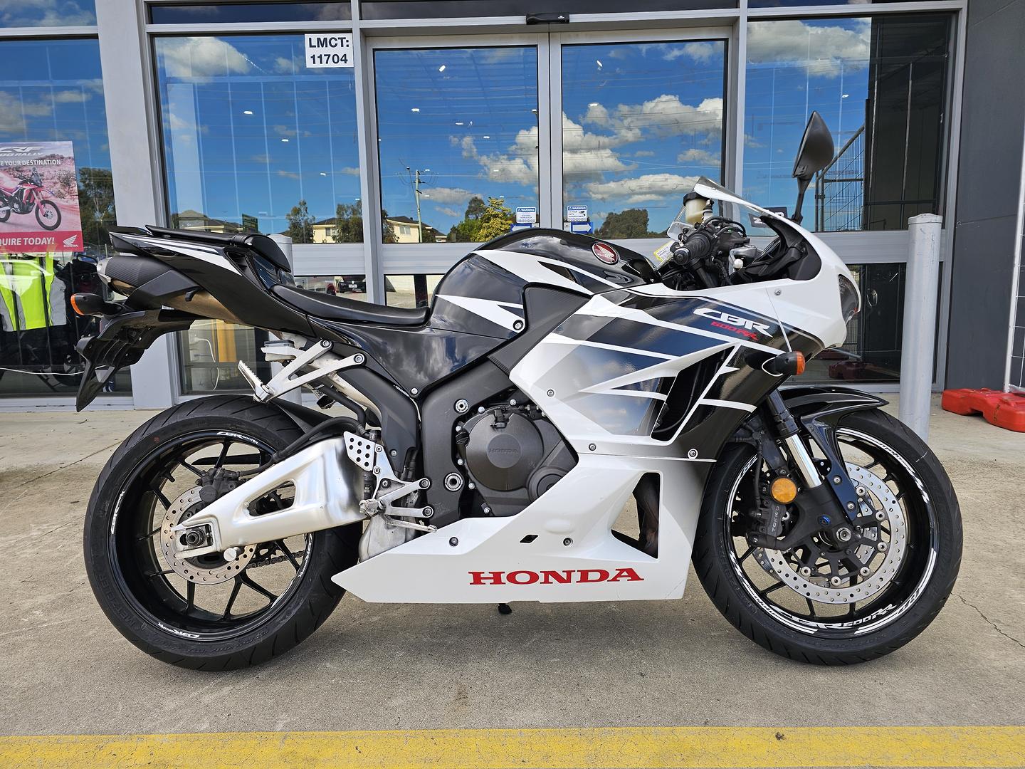 2016 honda cbr600rr sports