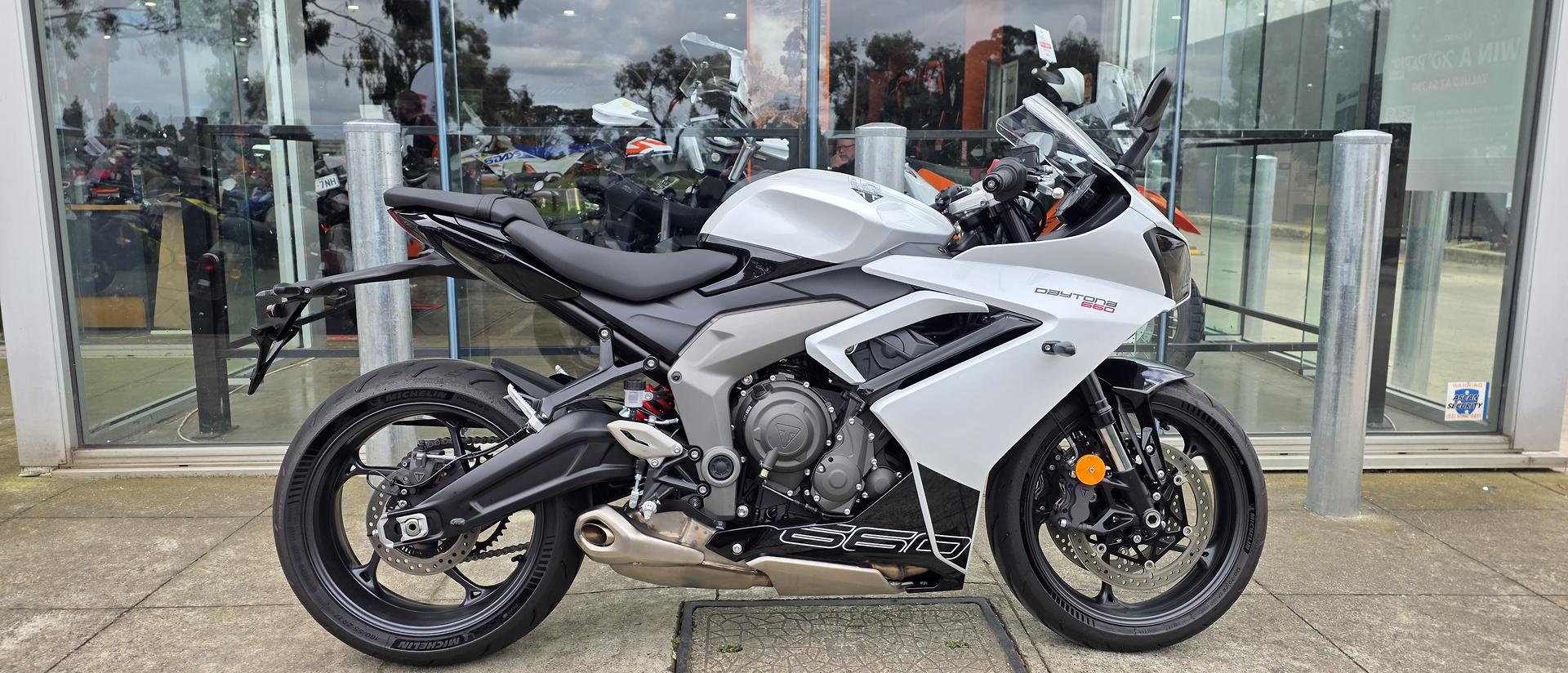 2024 triumph daytona 660 road