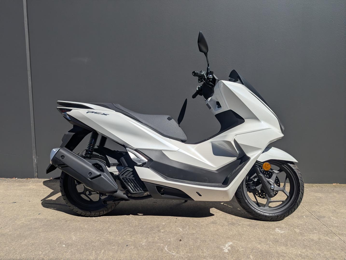 2025 honda pcx125 scooter