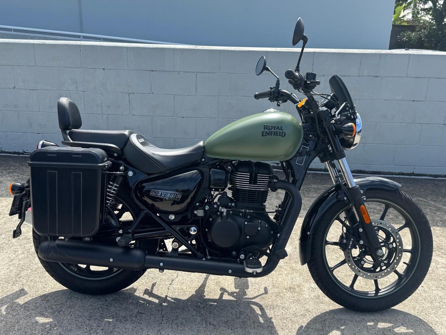 2023 royal enfield meteor 350 fireball road