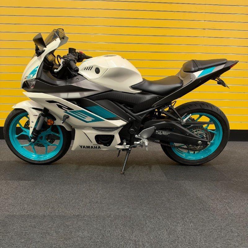 2023 yamaha yzf-r3 sports